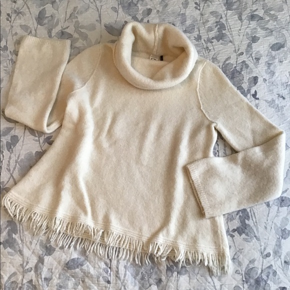 Anthropologie Sweaters - Anthropologie Akemi+Kin Aruna Fringe Cowl neck Sweater M